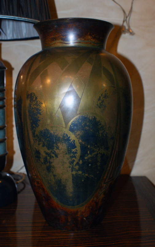 Vaso in metallo Design Wmf decorato marrone del XX Secolo Opera d'arte esemplare - Robertaebasta® Art Gallery opere d’arte esclusive.